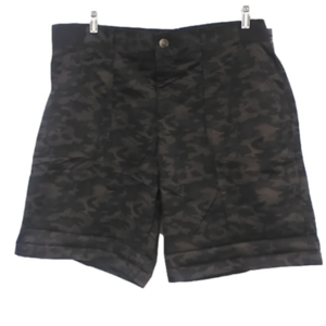 2/25 NEW Lee Riders Green Camo Utility Shorts Women Plus Size 18